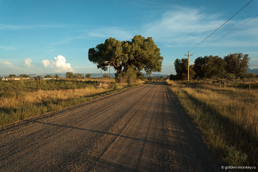 Дорожка через сельскую местность в окрестностях Кортеса
