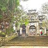 Пагода находится в 70 км от центра Ханоя.