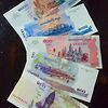 Местная камбоджийская валюта - риели. Используются