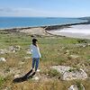 Слева Азовское море, справа солёное озеро с лечебн