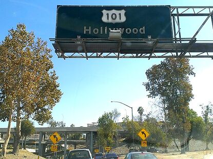 Чем знаменит Лос-Анджелес? Правильно, Голливудом. 