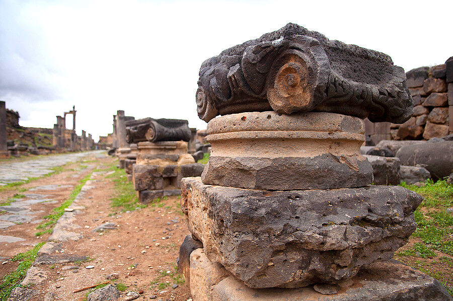 На территории Босры находятся руины римских, визан