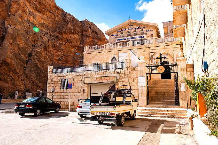 Вход в монастырь Святой Феклы. В Дамаск мы уехали 
