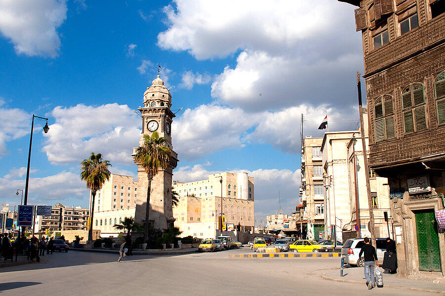 Вернулись в Алеппо. Это знаменитая башня с часами.