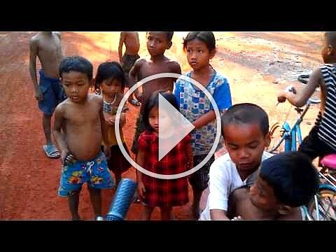 Деревенские дети близ Ангкора