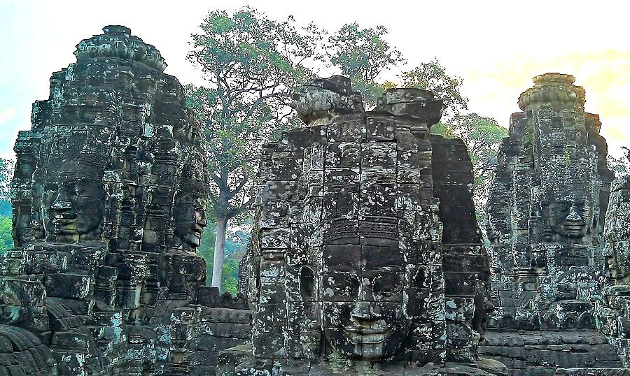 Сегодня по плану у нас осмотр Ангкор Тома - послед