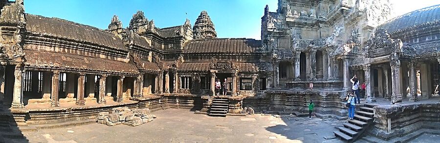 Внутренний двор третьего уровня Ангкор Вата