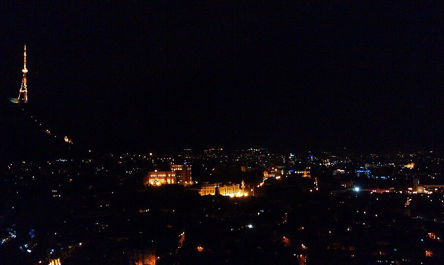 Наконец-то решили посмотреть на ночной Тбилиси све