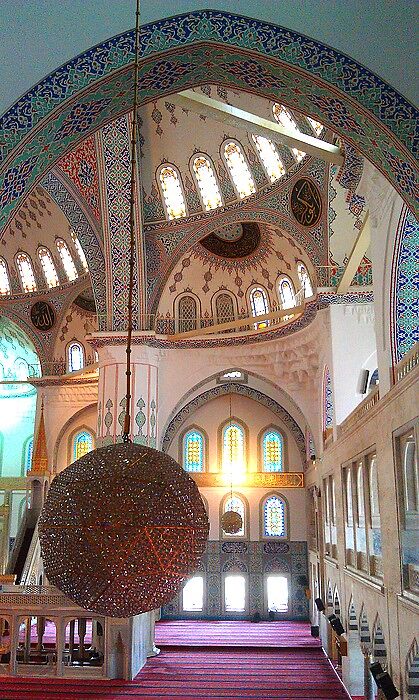 Мечеть огромна!