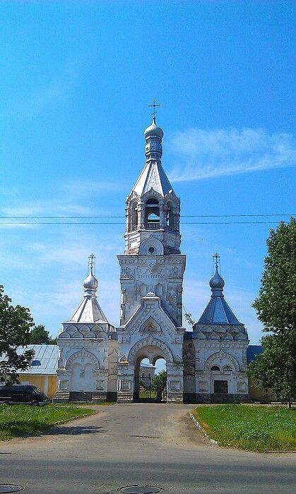 Десятинная церковь, уже за территорией Кремля.