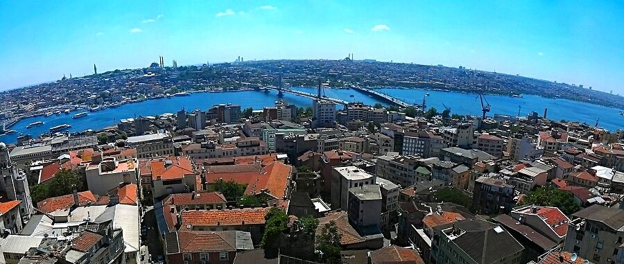 Стамбул - большой город, однако.
