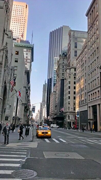 Снова Манхеттен снизу, в вечной тени. Свет местами