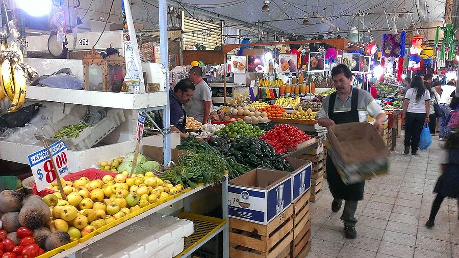 Рынок с фруктами и овощами. 

Для справки вот цены
