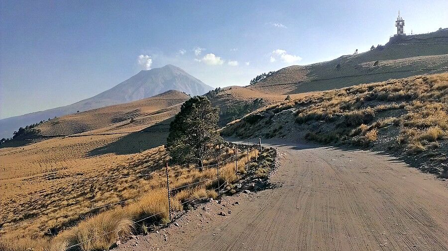 Практически вся дорога - это слой вулканической пы