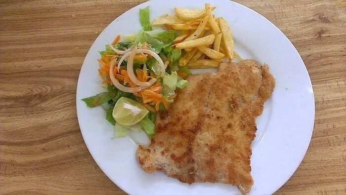 Filete de pescado con papas: филе рыбы с картошкой