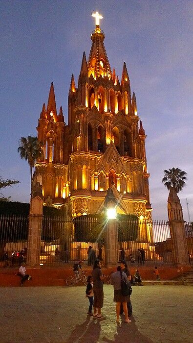 Вечерняя Паррокийя (Parroquia de San Miguel Arcang