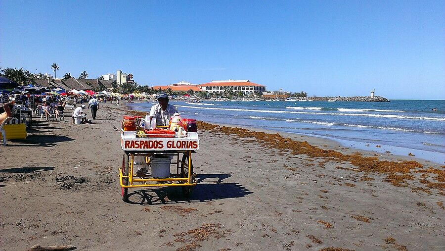 В самом Веракрусе пляж плохой, потому что город по
