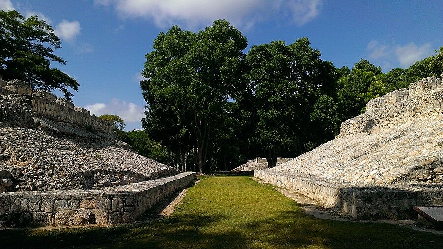 Традиционное для майянских городов место для игры 