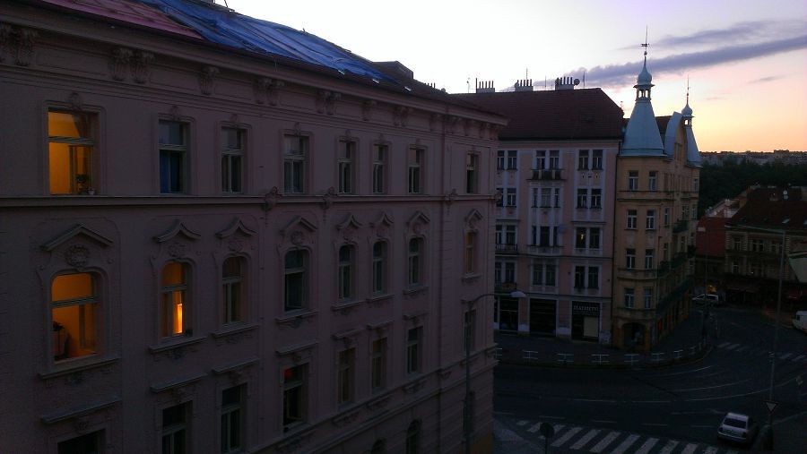 Хостел находится далеко не в центре Праги, но даже