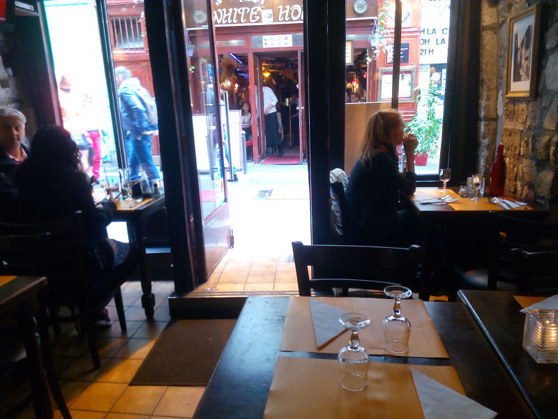 Уже привыкли обедать в уютных парижских ресторанчи