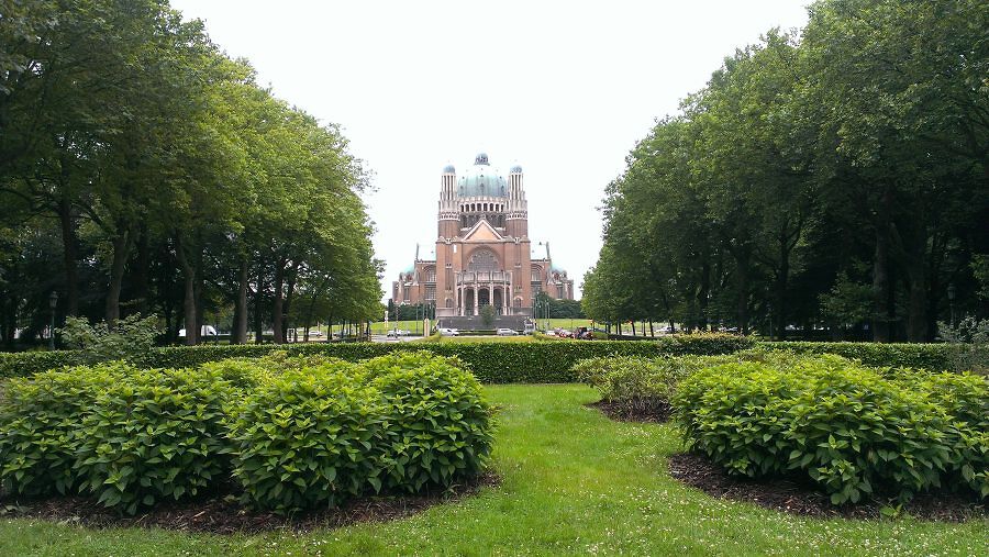 В Брюсселе, как и в Париже, имеется Базилика «Сакр