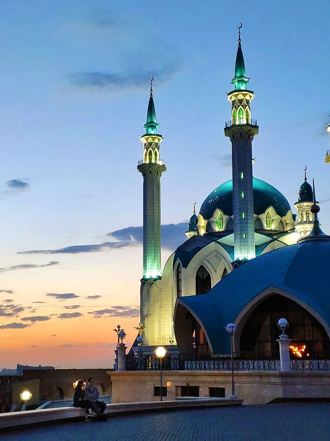 Символ Казани - мечеть Кул Шариф. Её силуэт добавл