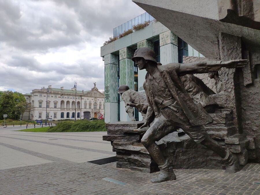 Памятник неуспешному восстанию в Варшаве в 1944 го