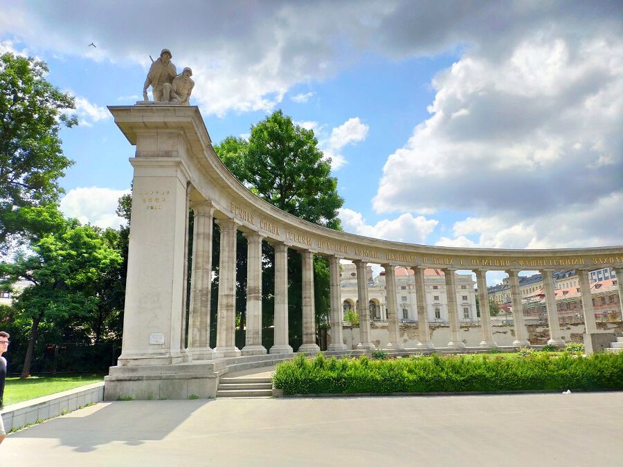 Снова памятник героям-освободителям из Красной Арм