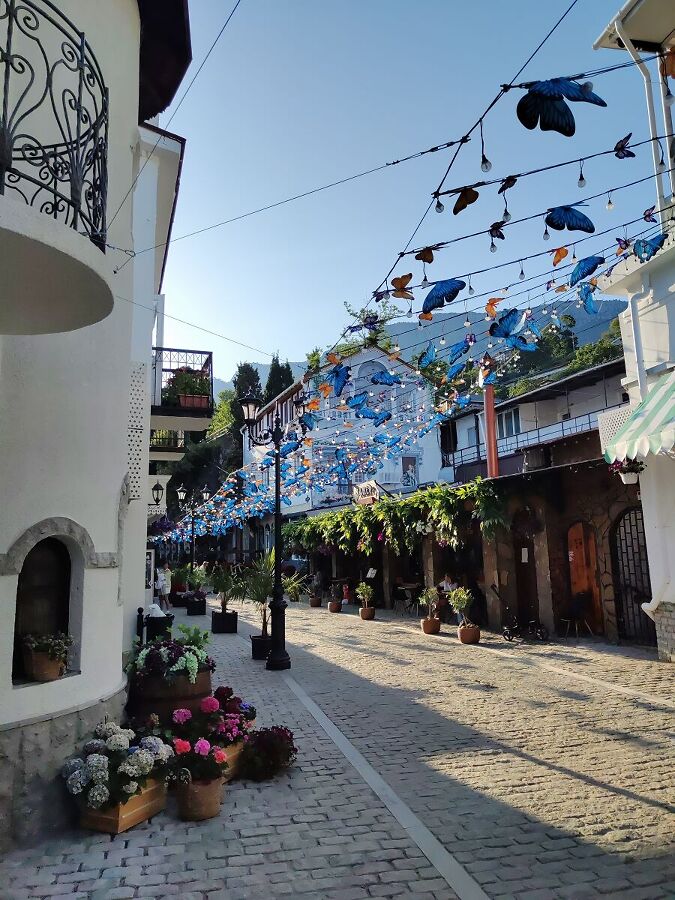 Улочка старой Алупки.