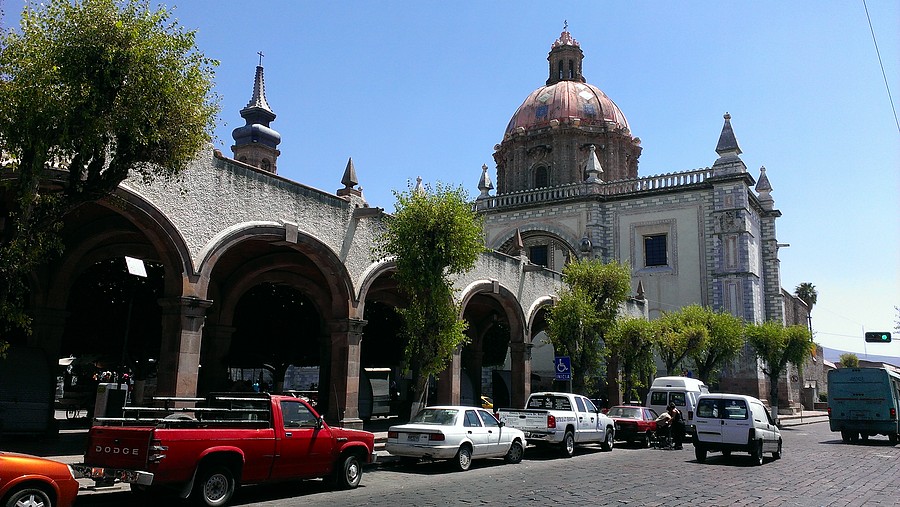 Мексика, Сантьяго-де-Керетаро: город ярких красок.