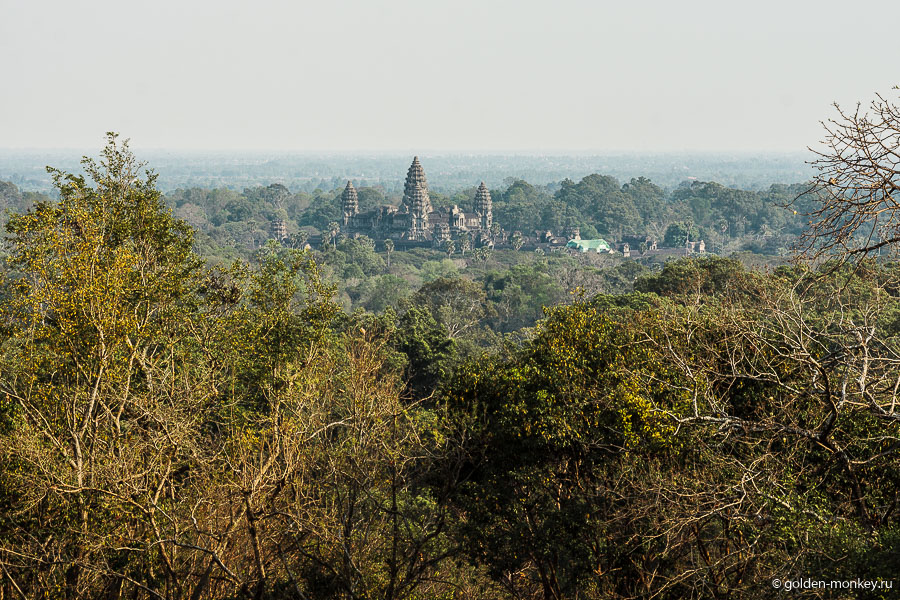Вид с Пном Бакенга на Ангкор Ват перед закатом, Ангкор, Камбоджа.