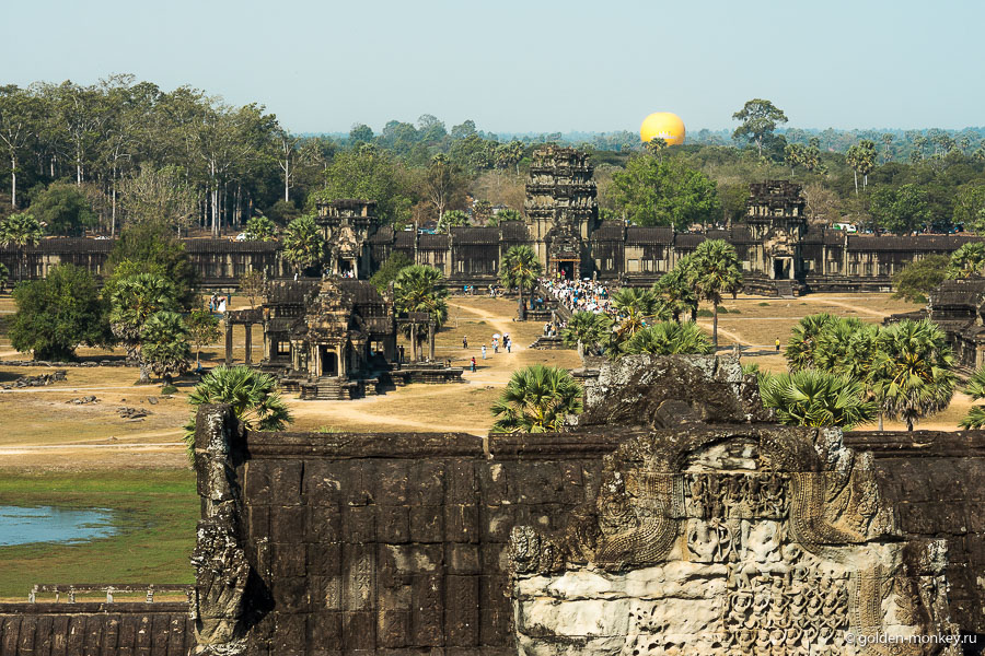 Воздушный шар, вид из Ангкор Вата, Камбоджа.