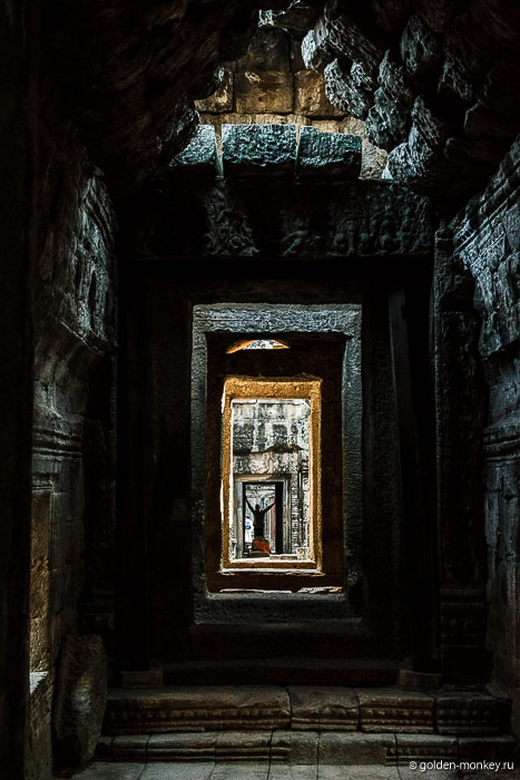 Любителям темных узких коридоров понравится исследовать глубины буддистского монастыря, в которых можно спрятаться и от жаркого солнца, и от окружающего мира.