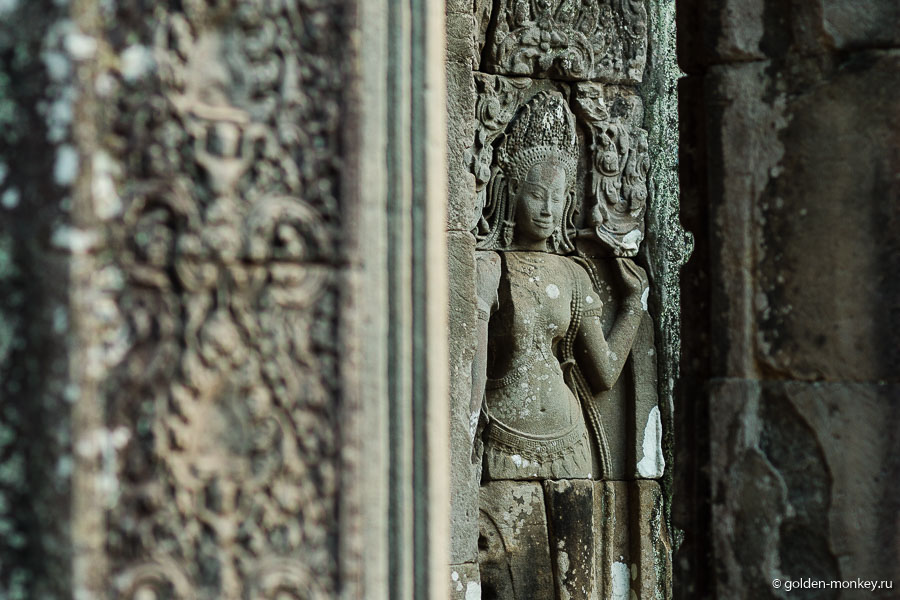 Байон – не единственный храм, где можно повстречать апсар, но всякий раз они приковывают к себе взгляд, поражая своей красотой и тонкой работой резчиков по камню.