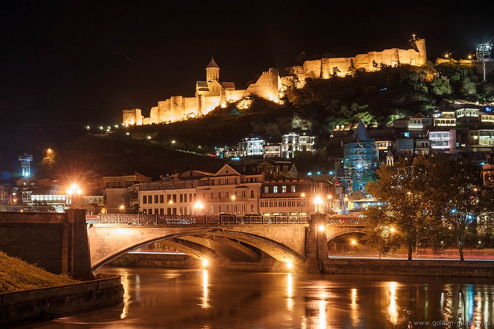 Тбилиси, крепость Нарикала ночью