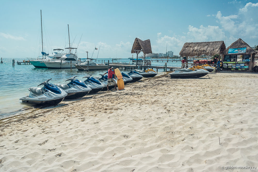 Канкун, водные мотоциклы на пляже Линда