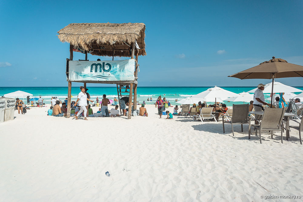 Канкун, отдыхающие на пляже Гавиота-Асуль