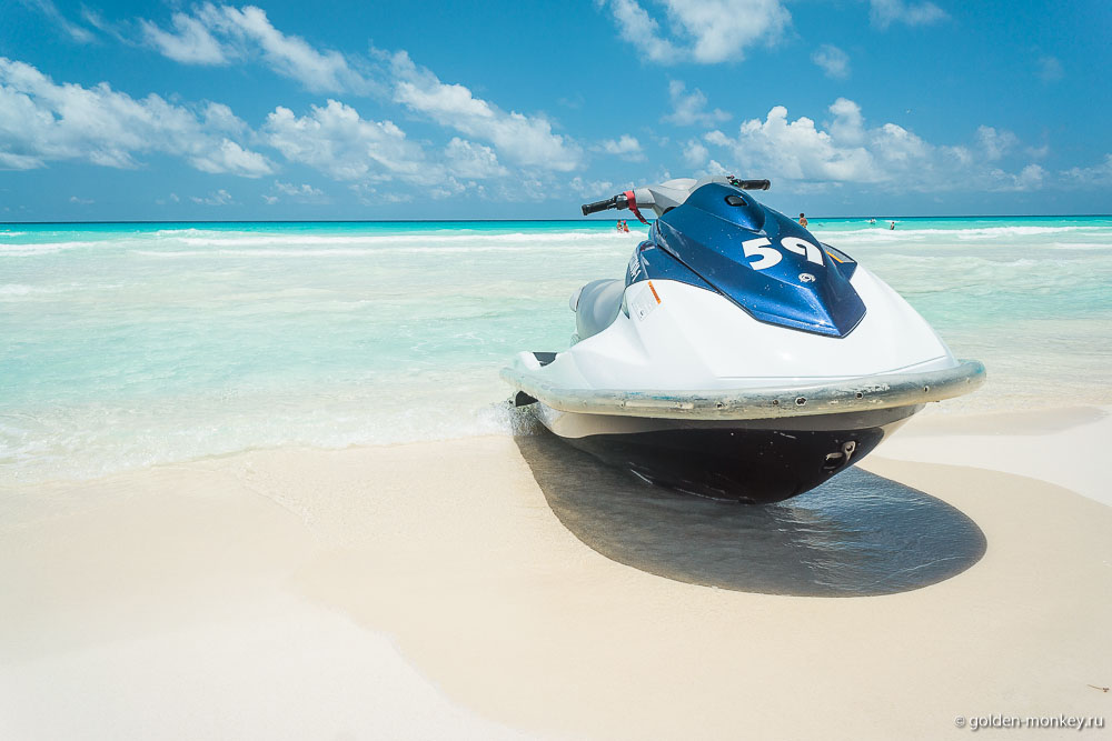 Канкун, водный мотоцикл на пляже Байенас