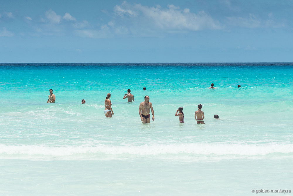 Канкун, отдыхающие на пляже Байенас