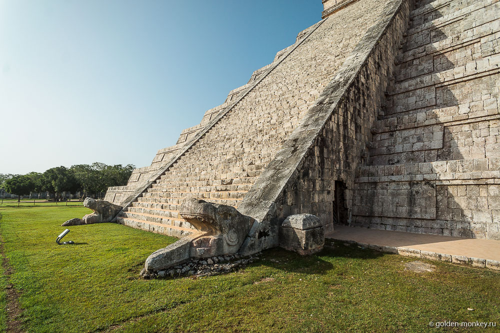 Чичен-Ица, Пернатые Змеи пирамиды Кукулькана