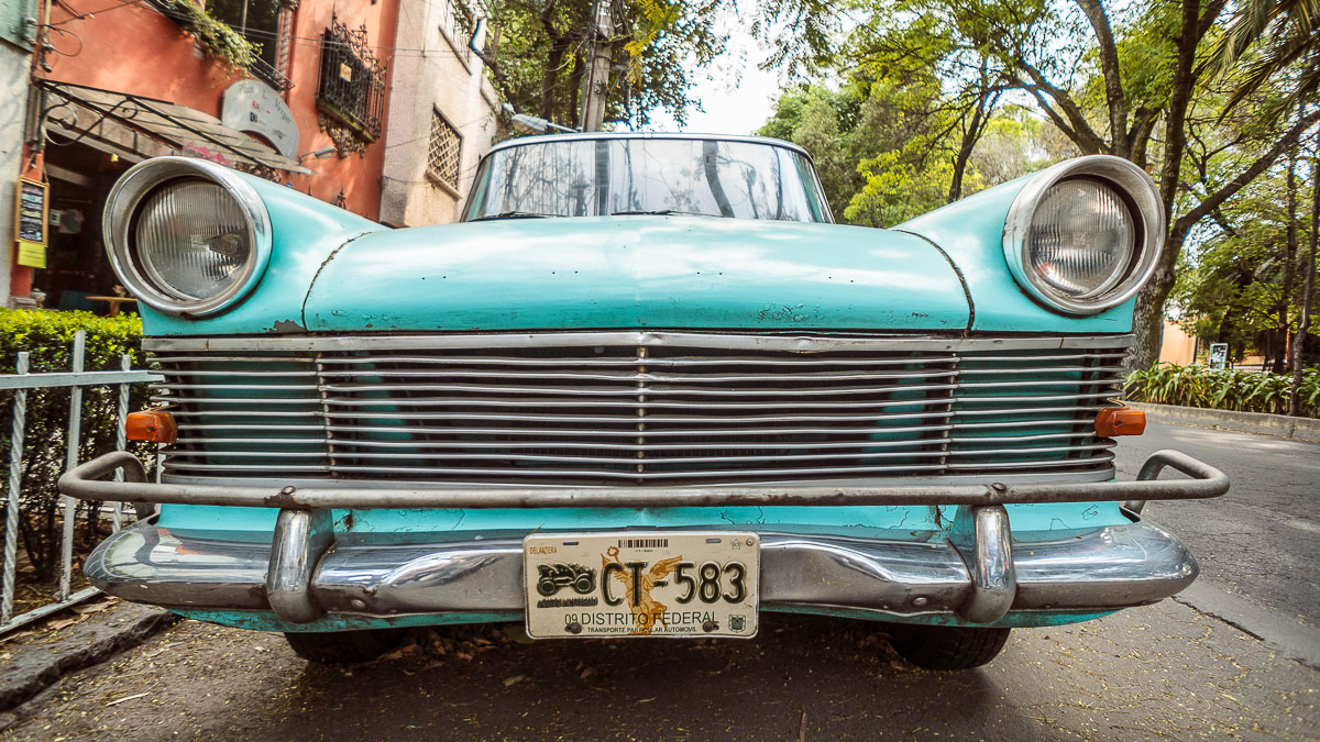 Раритетный автомобиль в Мехико