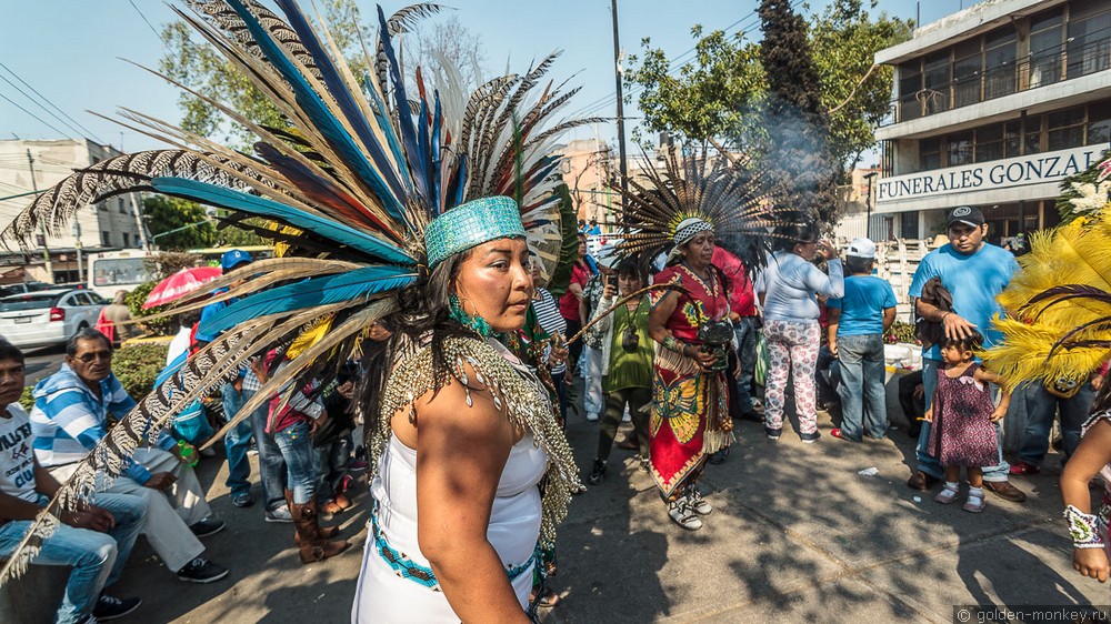 Мехико, парад в честь Марии Гваделупской, индейцы