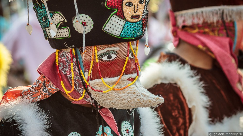 Мехико, парад в честь Марии Гваделупской, костюмированные персонажи