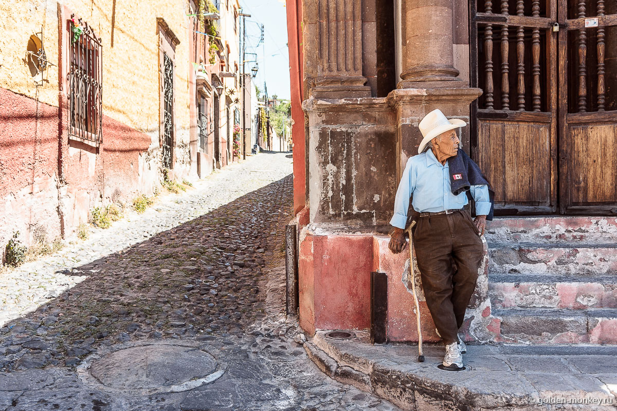 Старички в Мексике тоже очень приятные. Мне кажется, в большинстве своем, мексиканцы умеют красиво стареть, не превращаясь в брюзжащих, постоянно недовольных жизнью старикашек