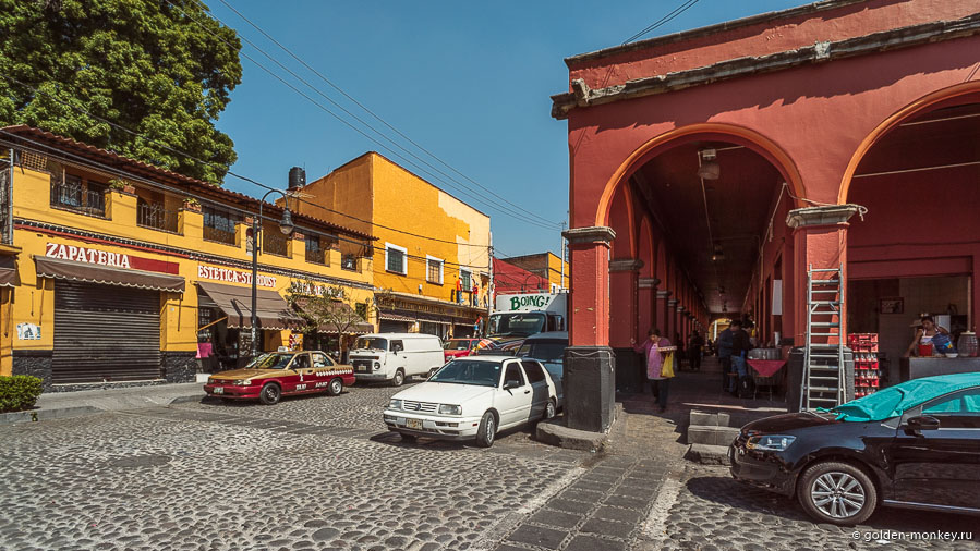 Уголок в районе Сан-Анхель, Мехико.