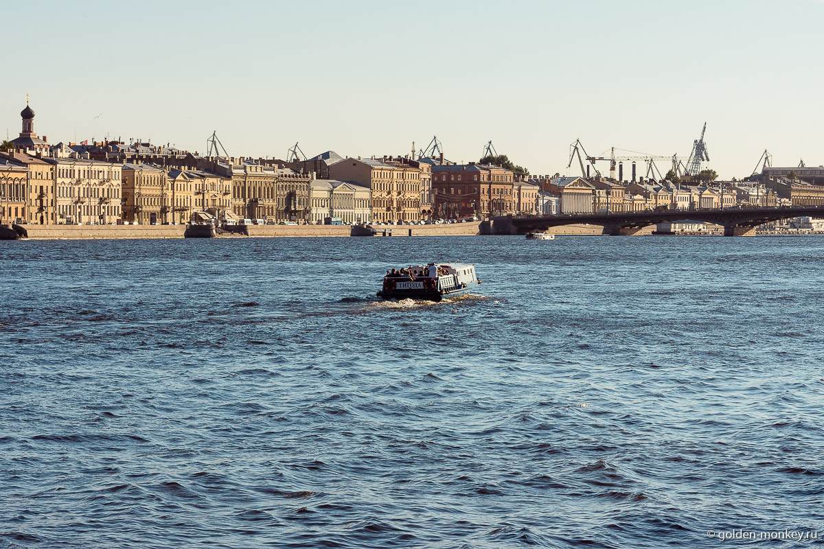 Водные экскурсии по рекам и каналам Санкт-Петербурга.