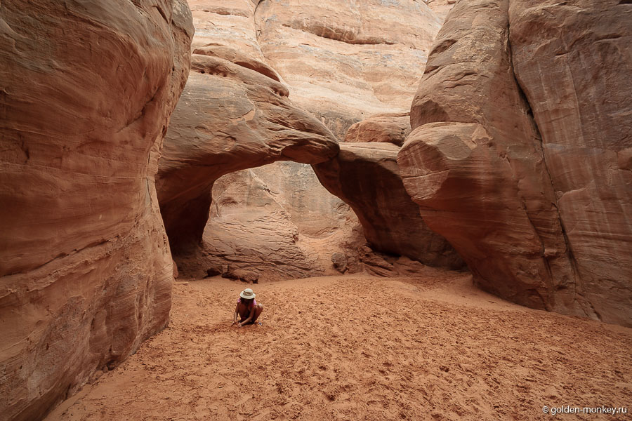 Спрятавшаяся Sand Dune Arch