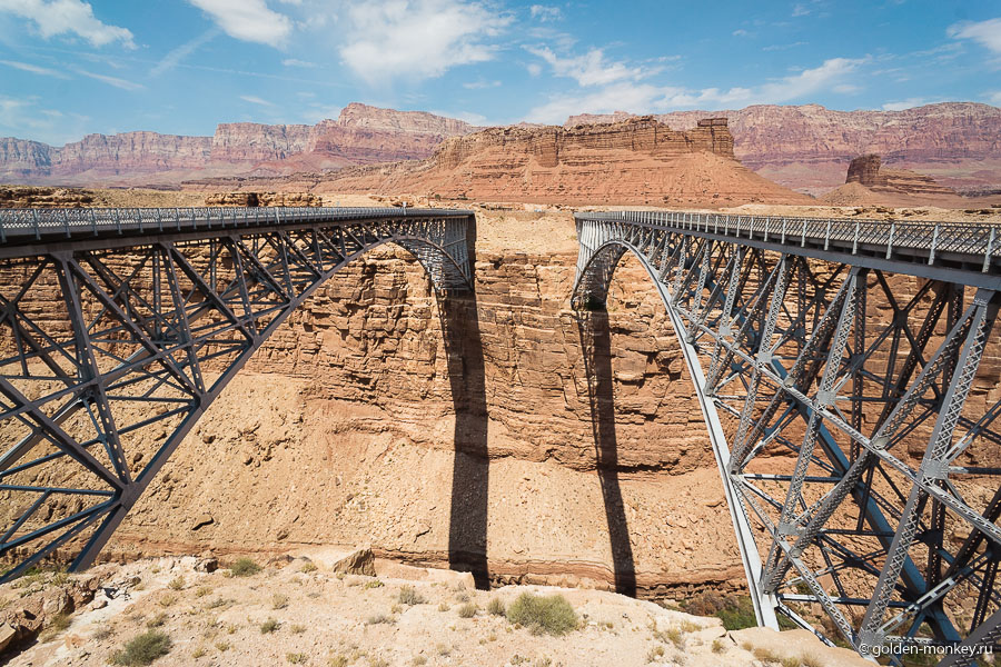 Мост Навахо во всей красе: справа старый, слева – новый.