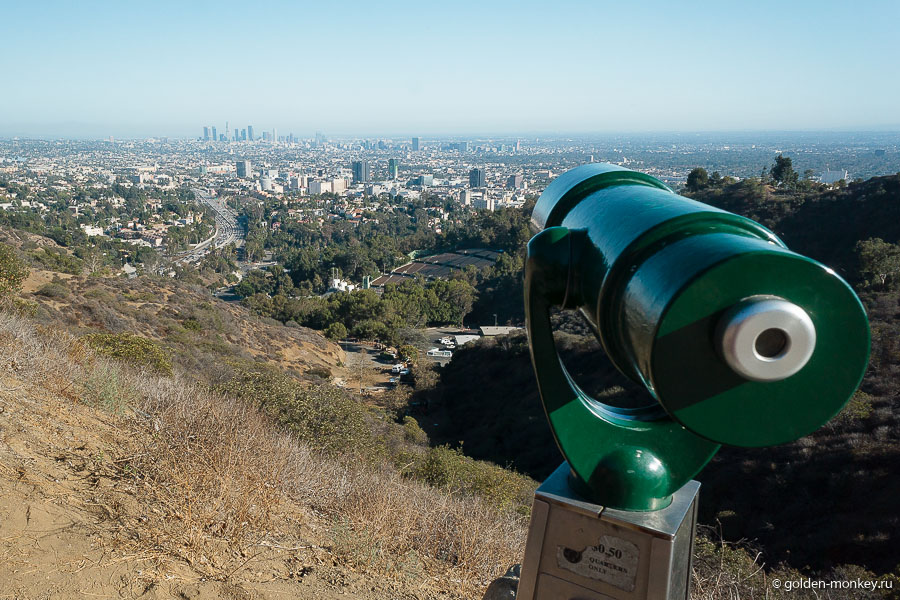 В качестве бонуса на Малхолланд-Драйв была обнаружена смотровая площадка Hollywood Bowl Overlook, с которой открывается панорамный вид на город.