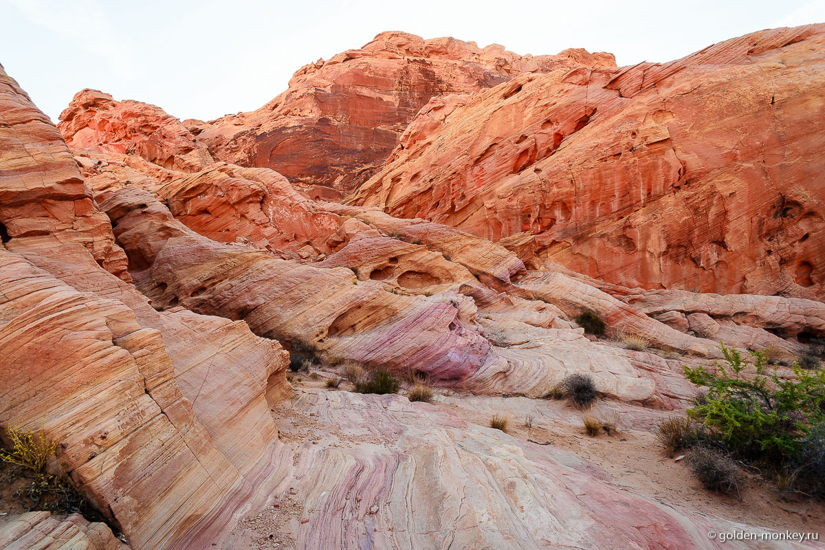 Песчаная «радуга» - наслоение разноцветных затвердевших песок с примесями